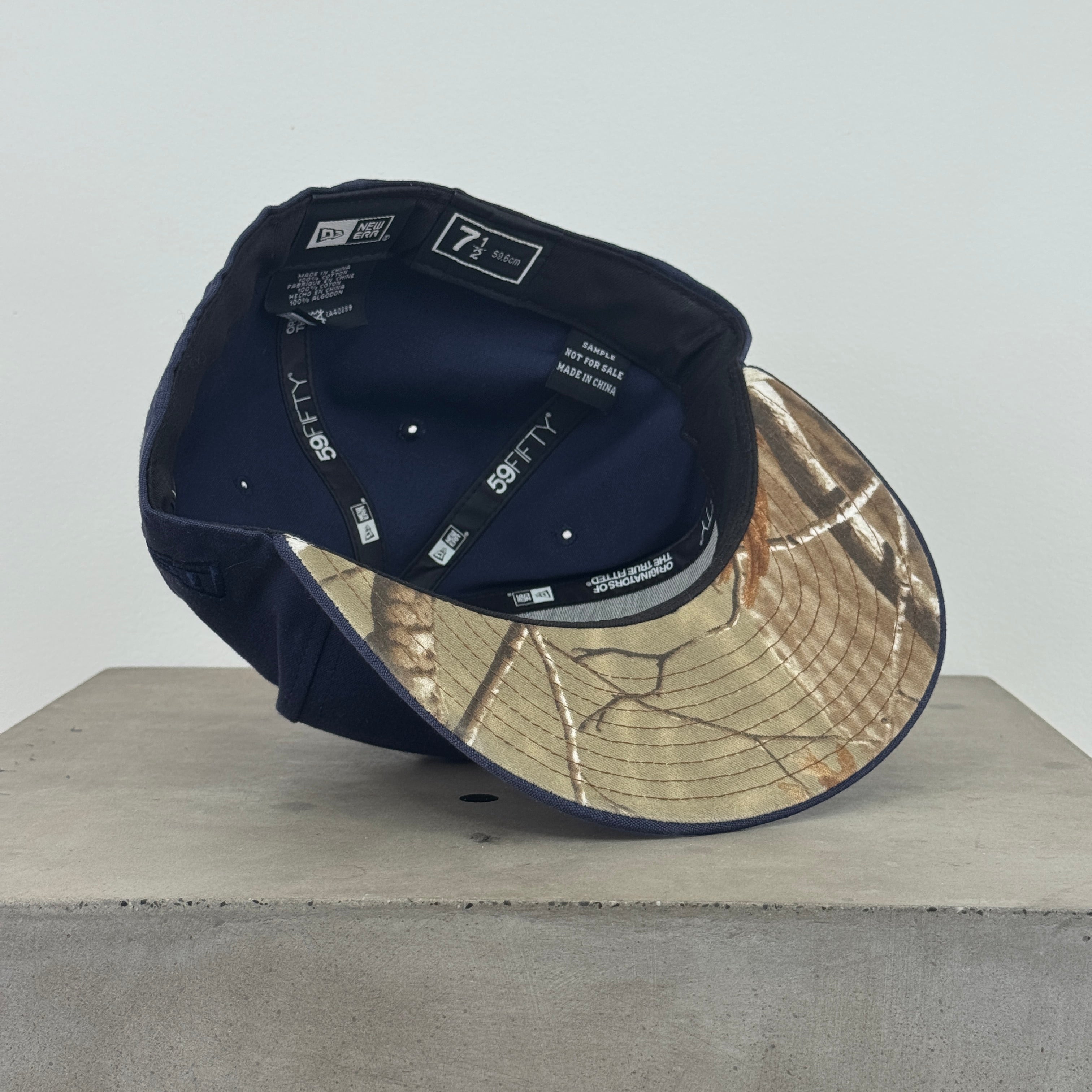 Die Enormous New Era 59FIFTY Fitted Cap Realtree Underbill - Personal Copy - NAVY - [SIZE 7 1/2]
